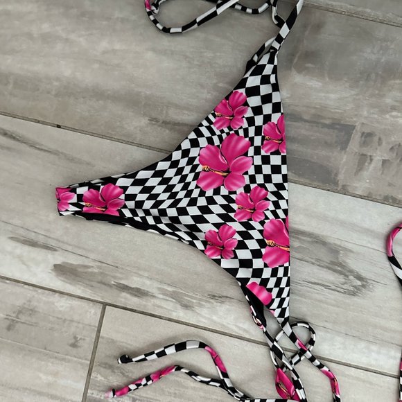 Frankies Bikini: Black Morrison Hibiscus Size M NWT - Picture 3 of 3